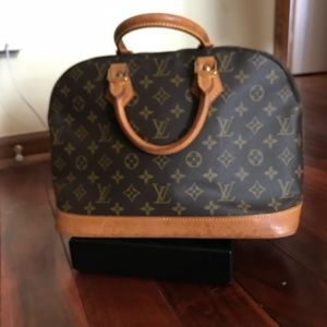 Louis Vuitton alma monogram